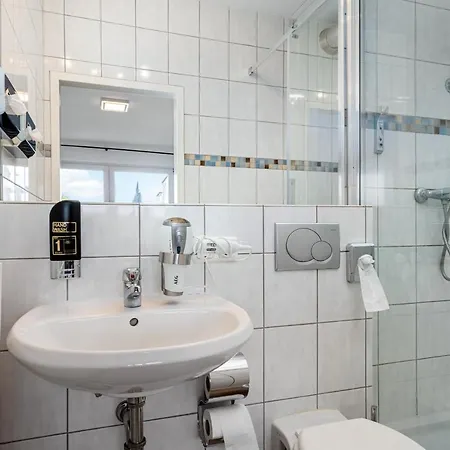 8, Direkt Am Bahnhof Aquisgrana